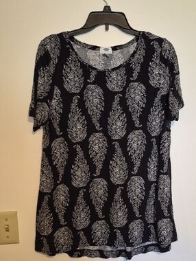 Old Navy Black and White Paisley Short Sleeve Tee SZ L